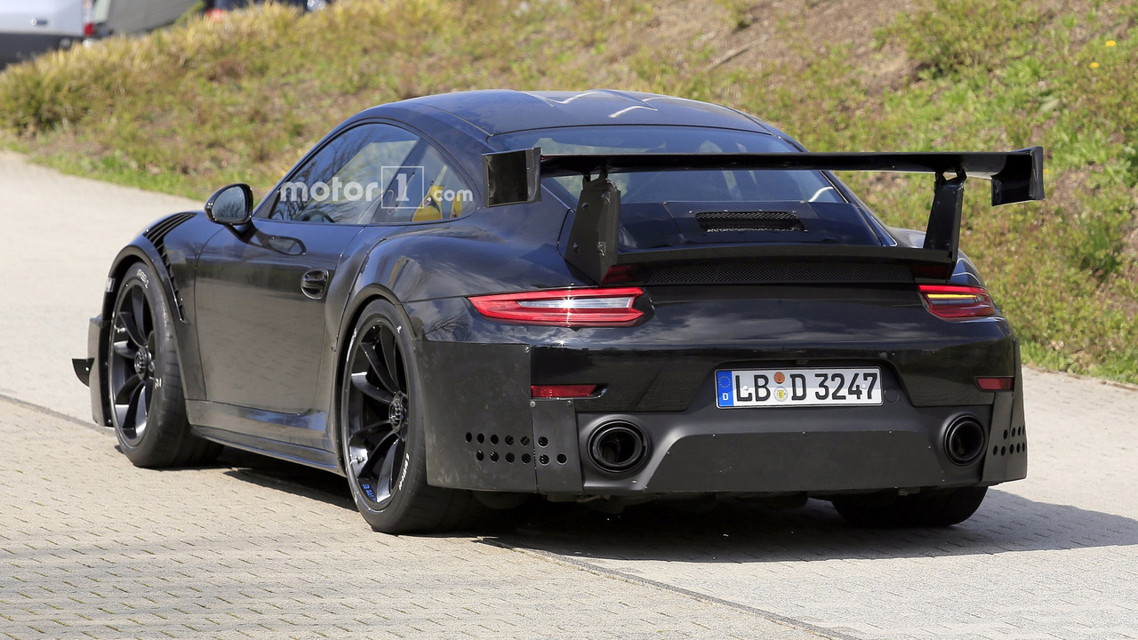 2018-porsche-911-gt2-spy-photo-2