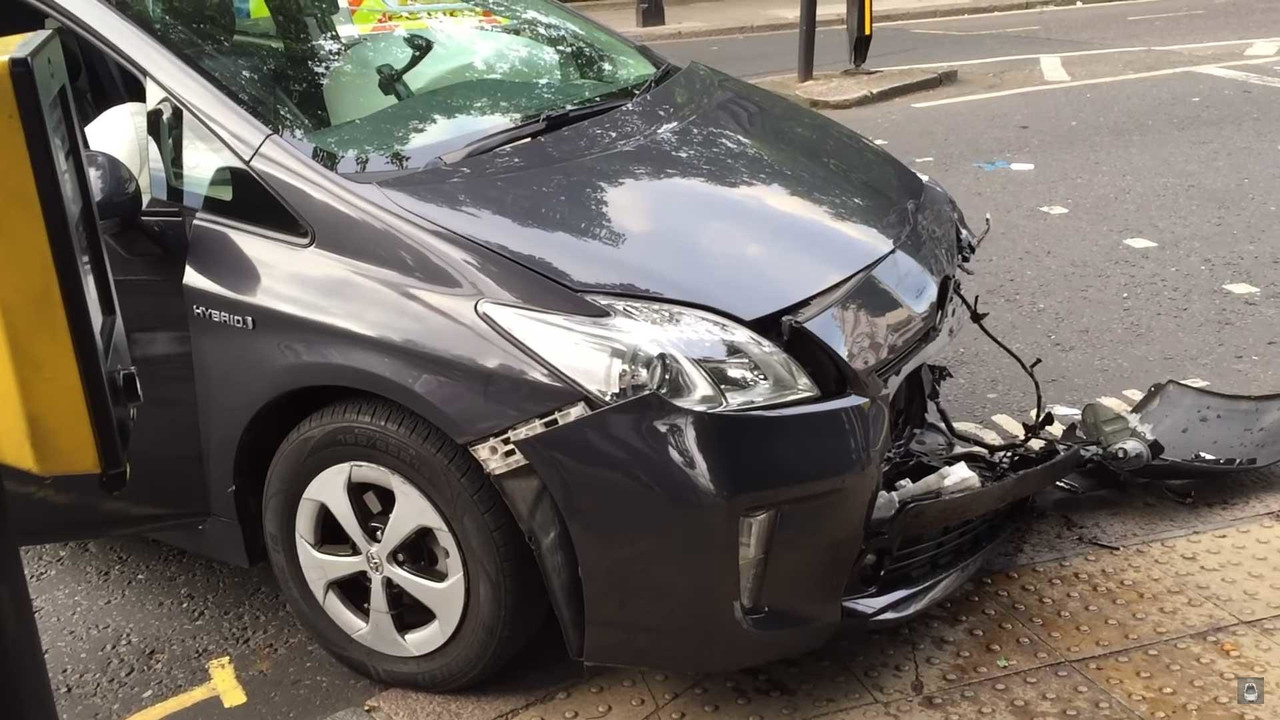 brabus-versus-prius-2