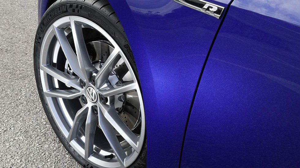volkswagen-golf-r-performance-5