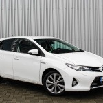 toyota-auris-hybrid-exterior-2