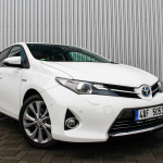 toyota-auris-hybrid-exterior-3