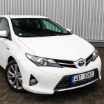 toyota-auris-hybrid-exterior-6
