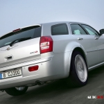 chrysler-300c_srt8_touring_2006_800x600_wallpaper_05