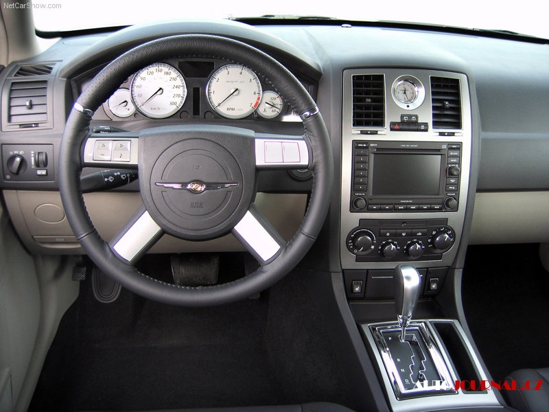 chrysler-300c_srt8_touring_2006_800x600_wallpaper_06