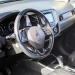 mitsubishi-outlander-my17-interior-5