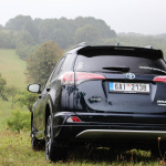 toyota-rav4-hybrid-exterior-11