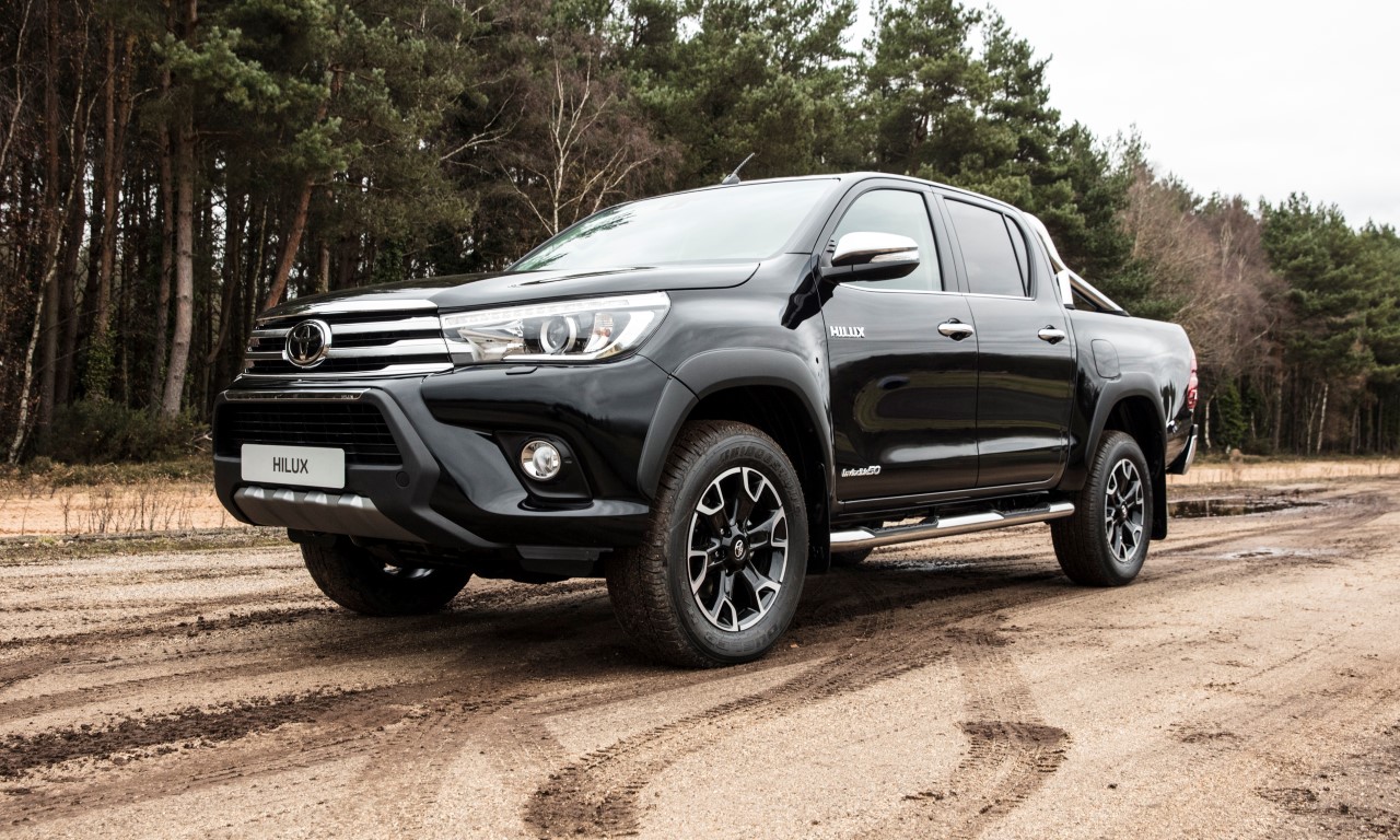 toyota_hilux_061217_raw_367
