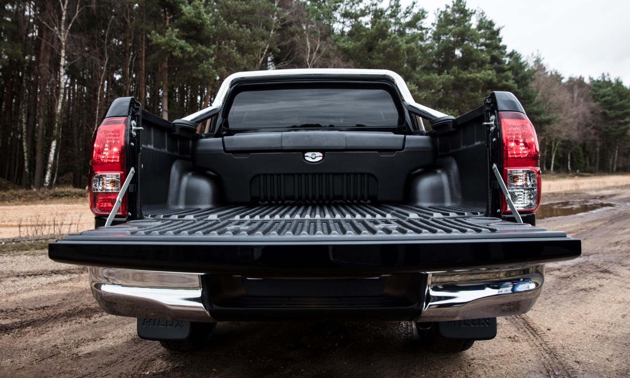 toyota_hilux_061217_raw_591