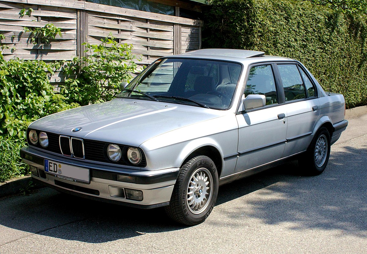 1200px-bmw_e30