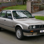 1990_bmw_318i_e30_4-door_sedan_2015-07-09_01