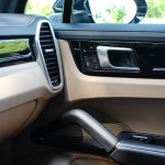 porsche-cayenne-2018-interior-8