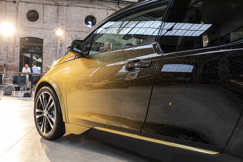 p90311396_highres_one-of-one-bmw-i3-an