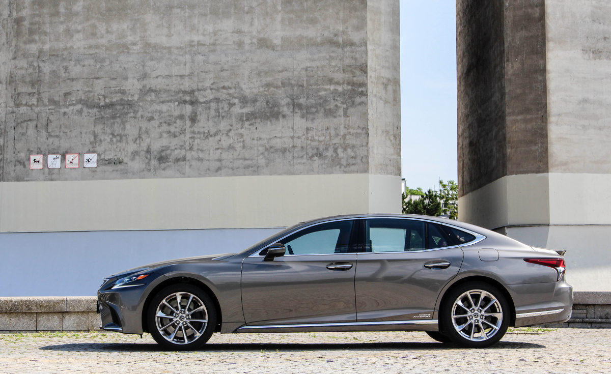 lexus-ls-2018-exterior-15