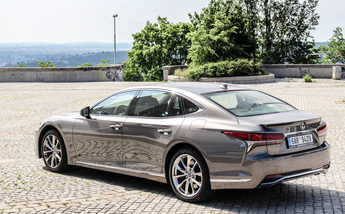 lexus-ls-2018-exterior-6