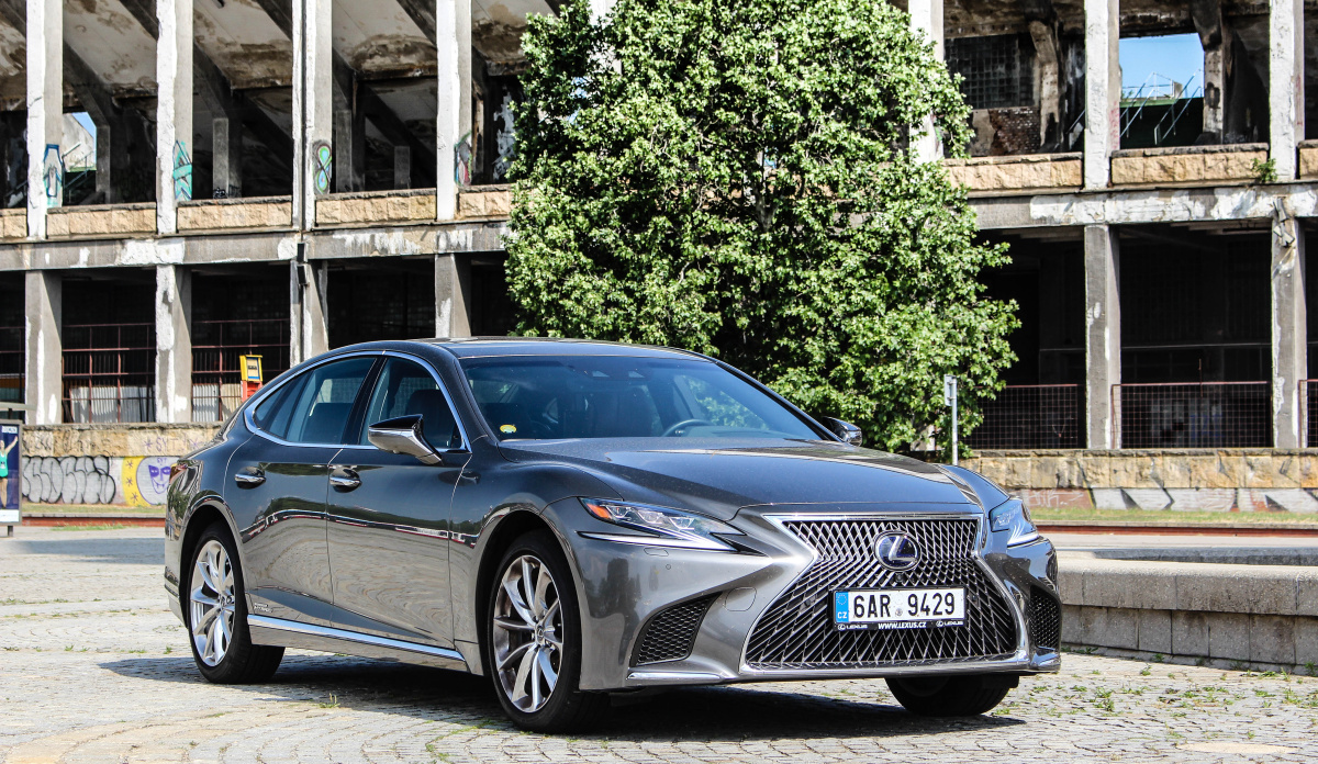 lexus-ls-2018-exterior-8