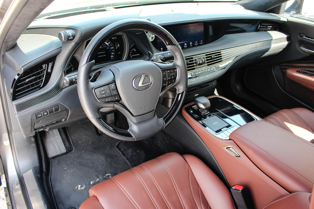 lexus-ls-2018-interior-1