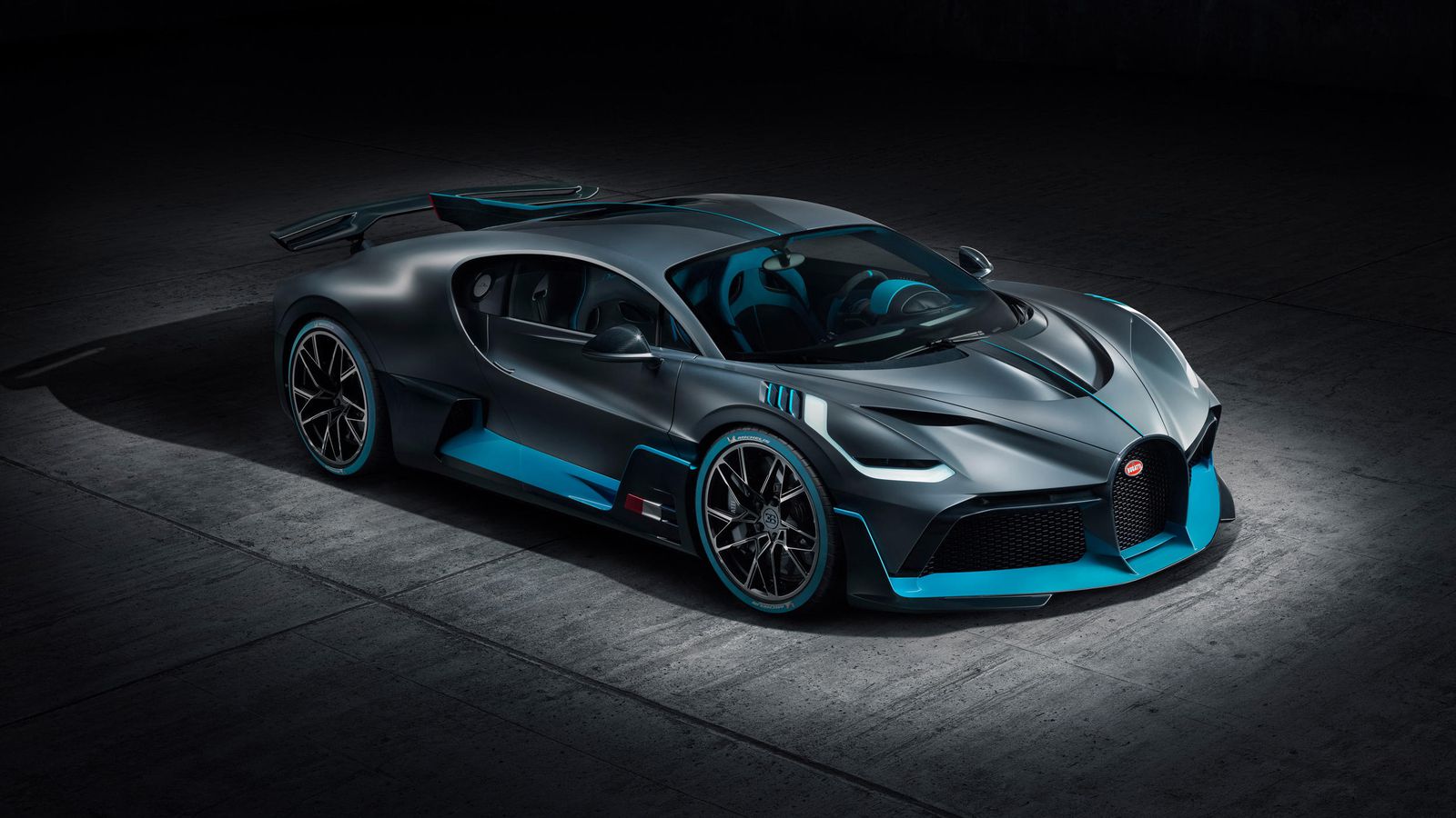 01-bugatti-divo-f34-elev-web