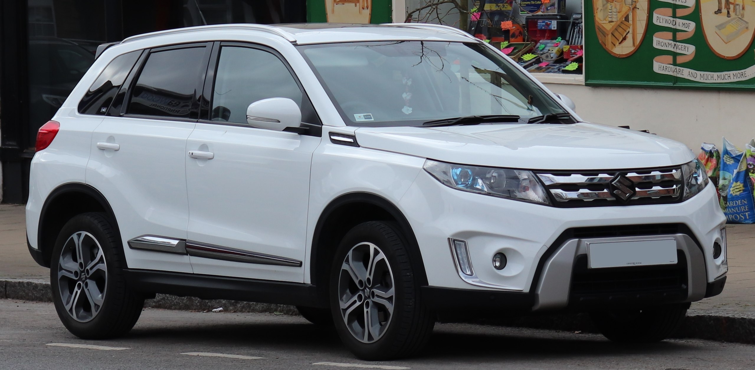 2560px-2016_suzuki_vitara_sz5_rugged_1-6