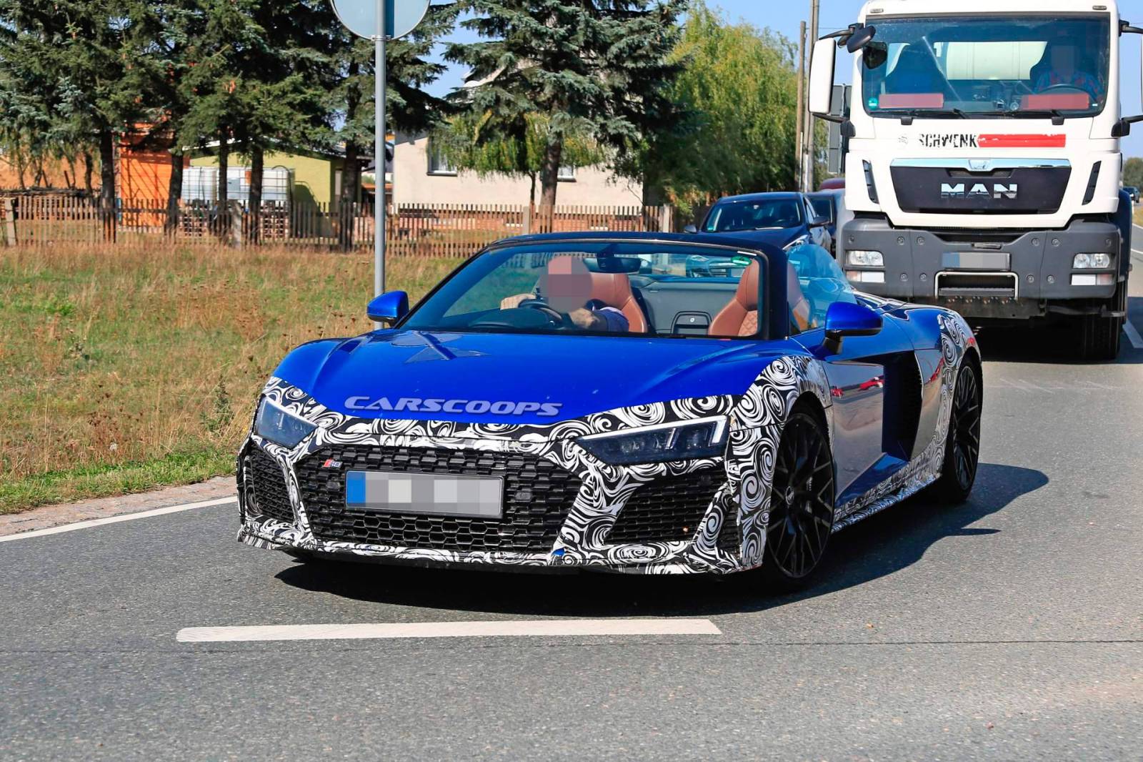 0cfb4b72-2019-audi-r8-spyder-spy-shots-2