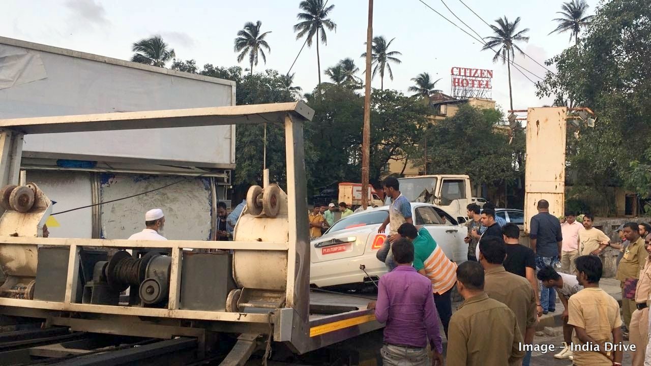 4064db74-2018-rolls-royce-phantom-ghost-crash-india-mumbai-3