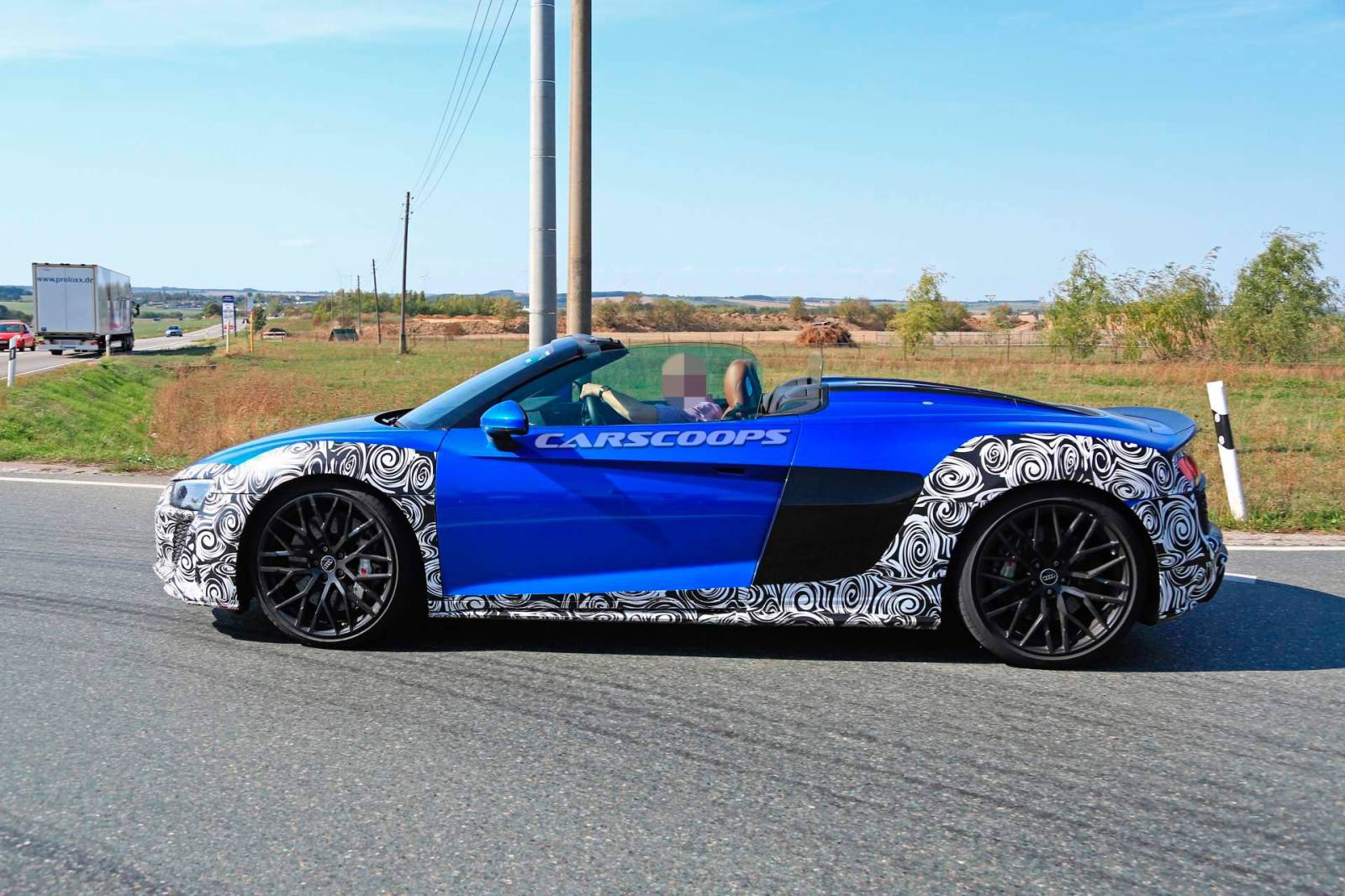7602576f-2019-audi-r8-spyder-spy-shots-6