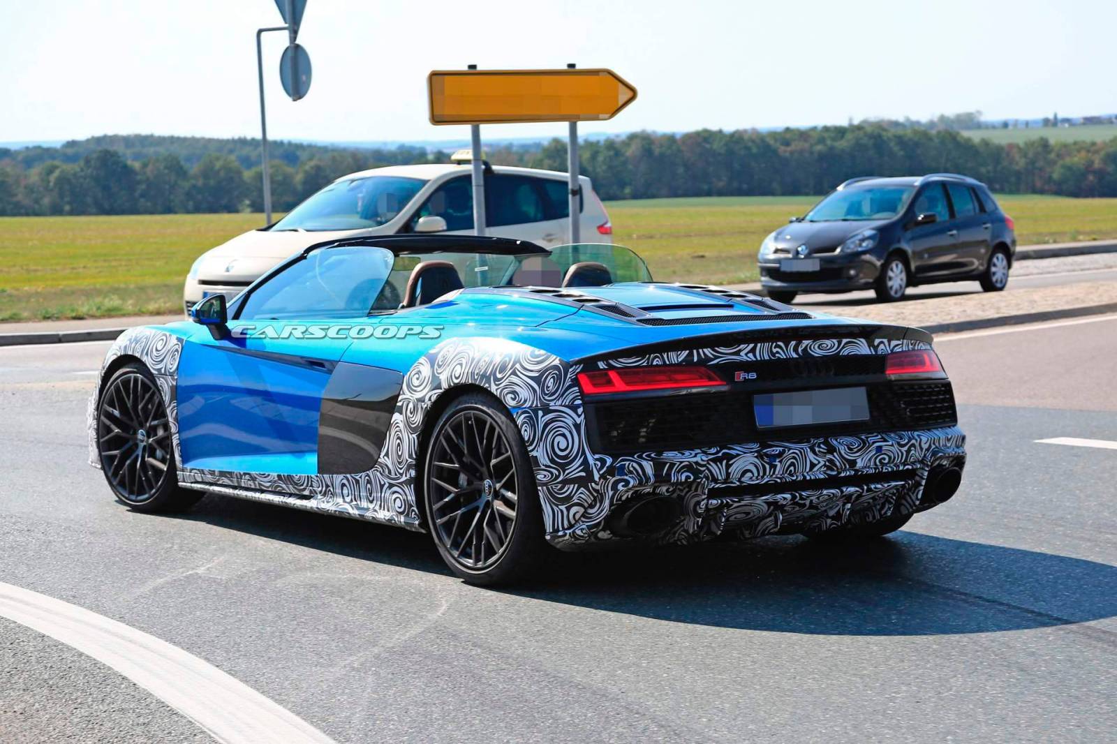 8ad06d3d-2019-audi-r8-spyder-spy-shots-9
