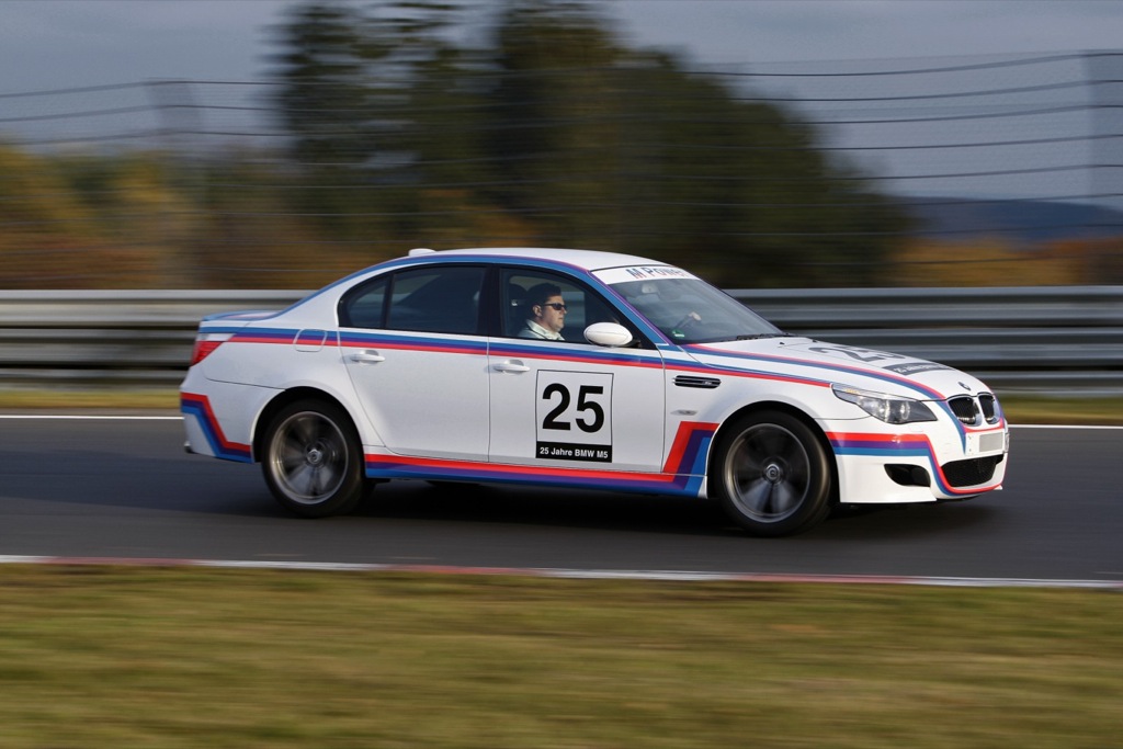 bmw-presents-a-one-off-m5-csl_3