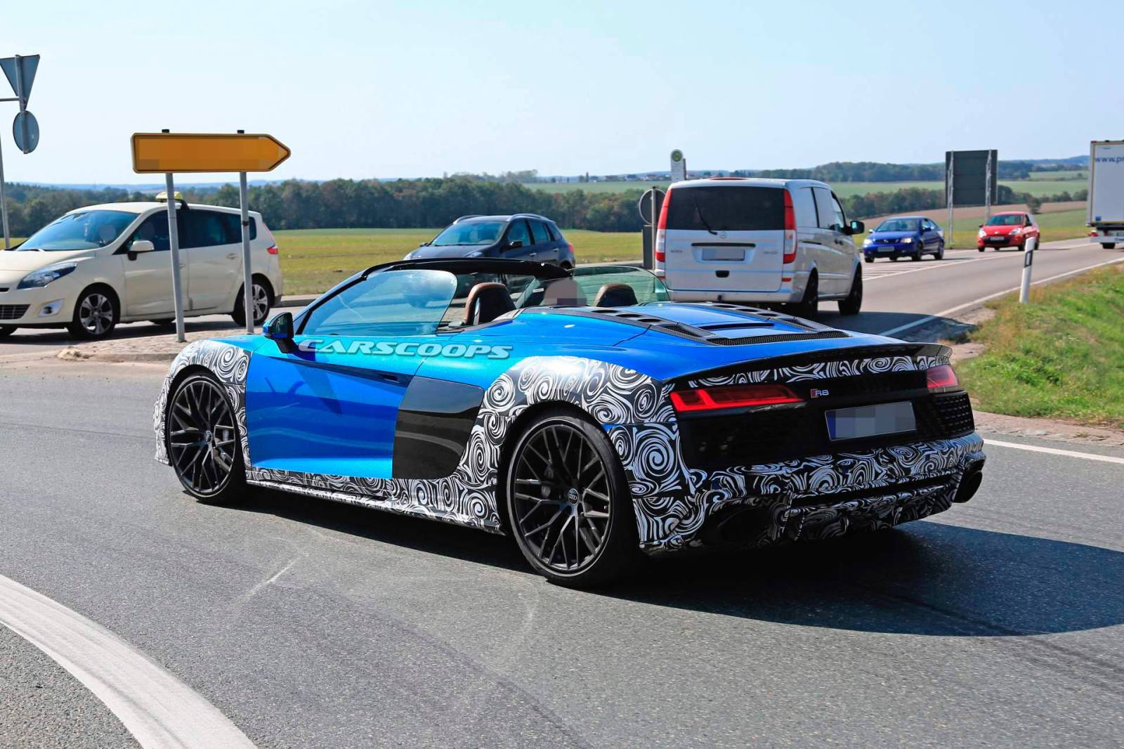 d217ce2f-2019-audi-r8-spyder-spy-shots-8