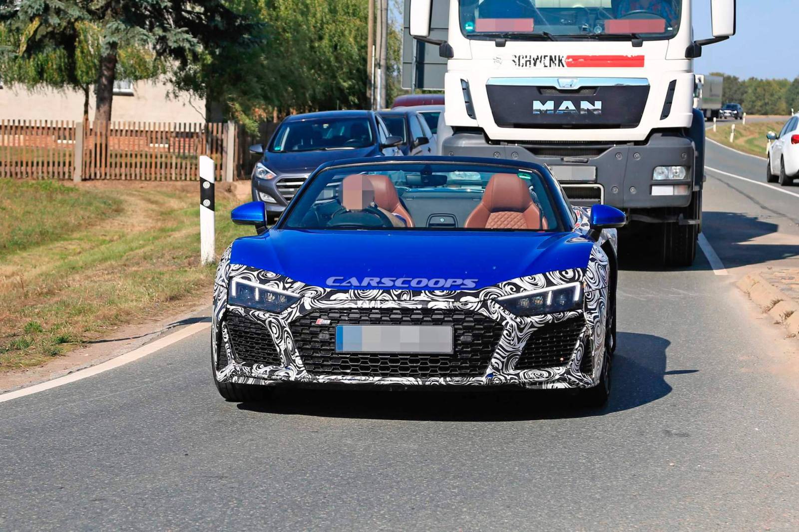 d226c988-2019-audi-r8-spyder-spy-shots-1