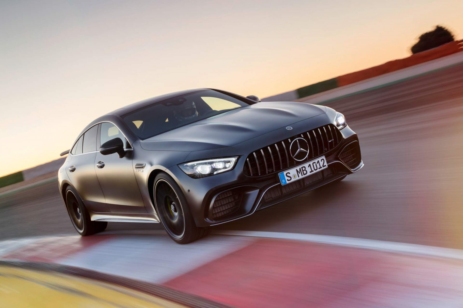 73ccd876-mercedes-amg-gt-63-s-4matic-1