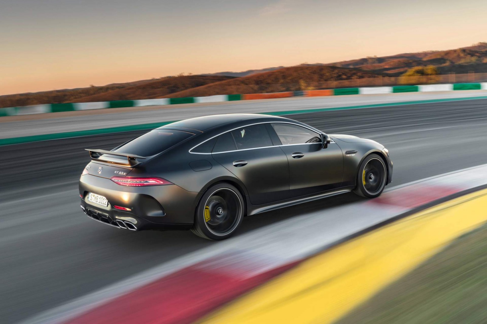 7ce38b74-mercedes-amg-gt-63-s-4matic-3
