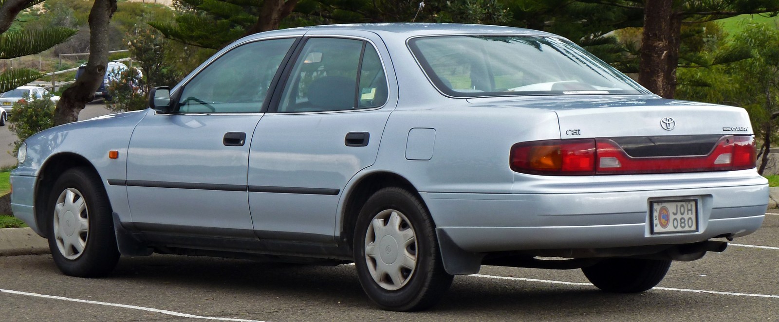 2560px-1995-1997_toyota_camry_sxv10r_csi_sedan_07