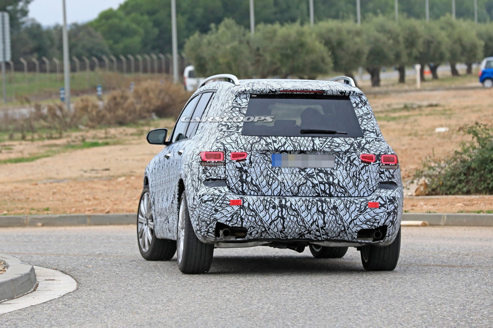 5b07e45b-mercedes-amg-glb-35-9