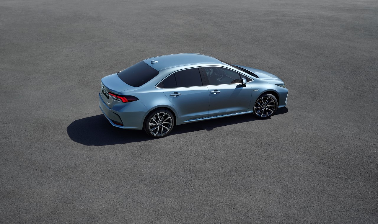 corolla_rear_-34_v05_rgb_lr