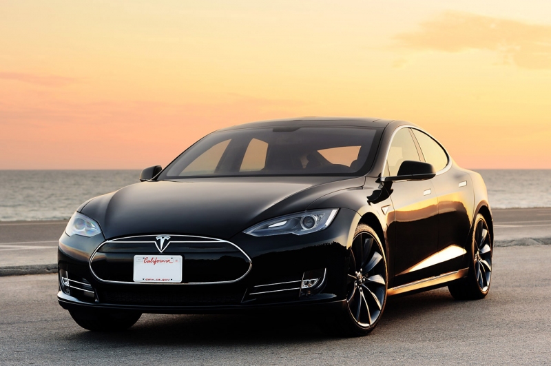 2012_tesla_s_cerna_02_800_600