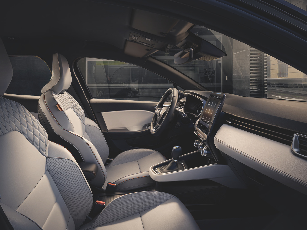 8-all-new-renault-clio_initiale-paris
