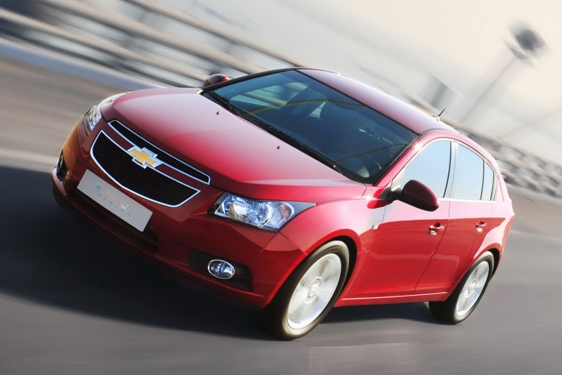 chevrolet_cruze_hatchback_produkcni_02_800_600