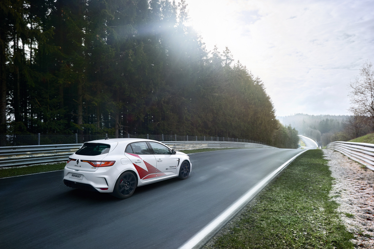 bfb-rstrophy-r-fl-34ardblancnacrestatiquenurburgring-66