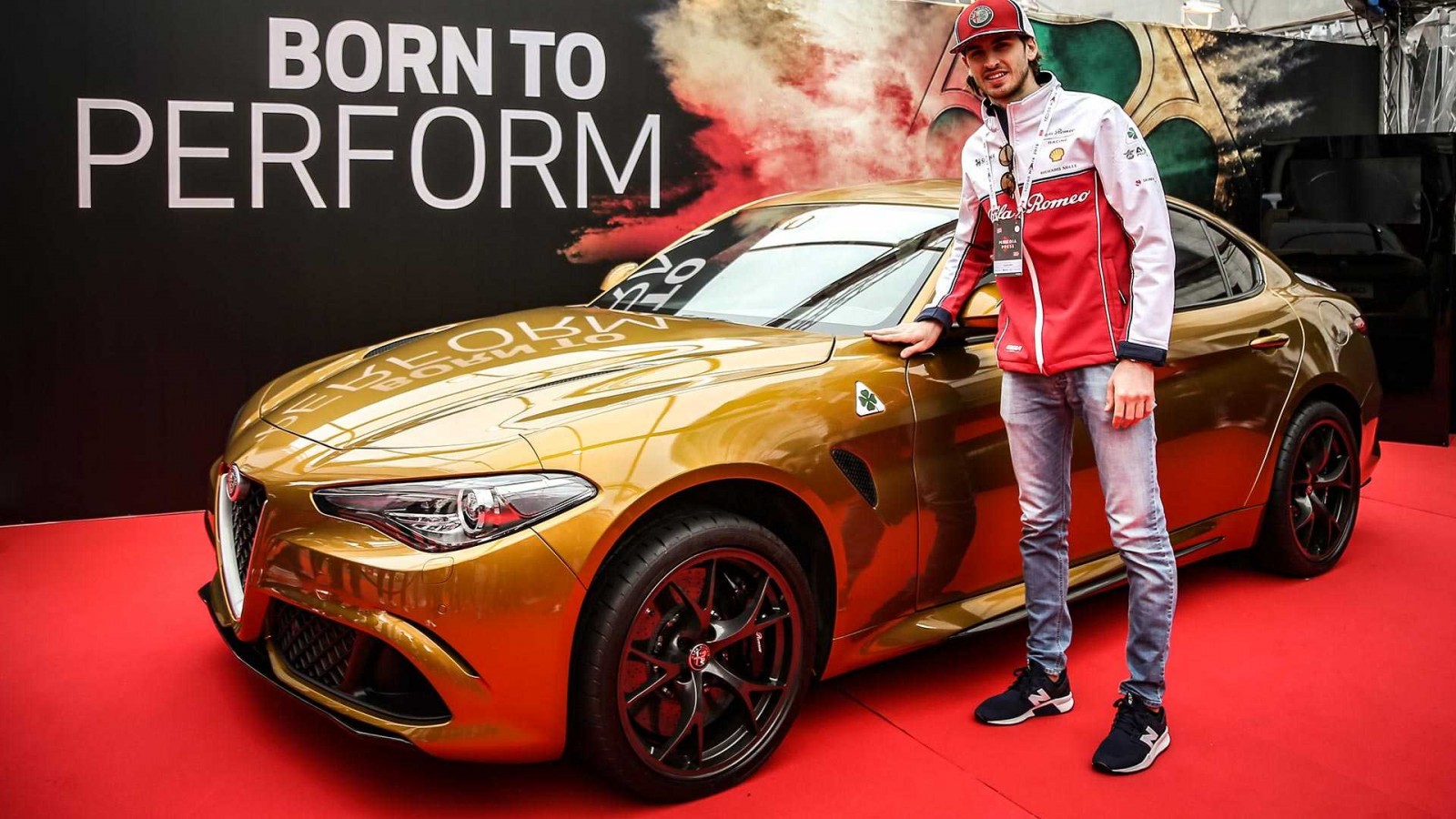 c118e8e7-alfa-romeo-giulia-quadrifoglio-gold-2