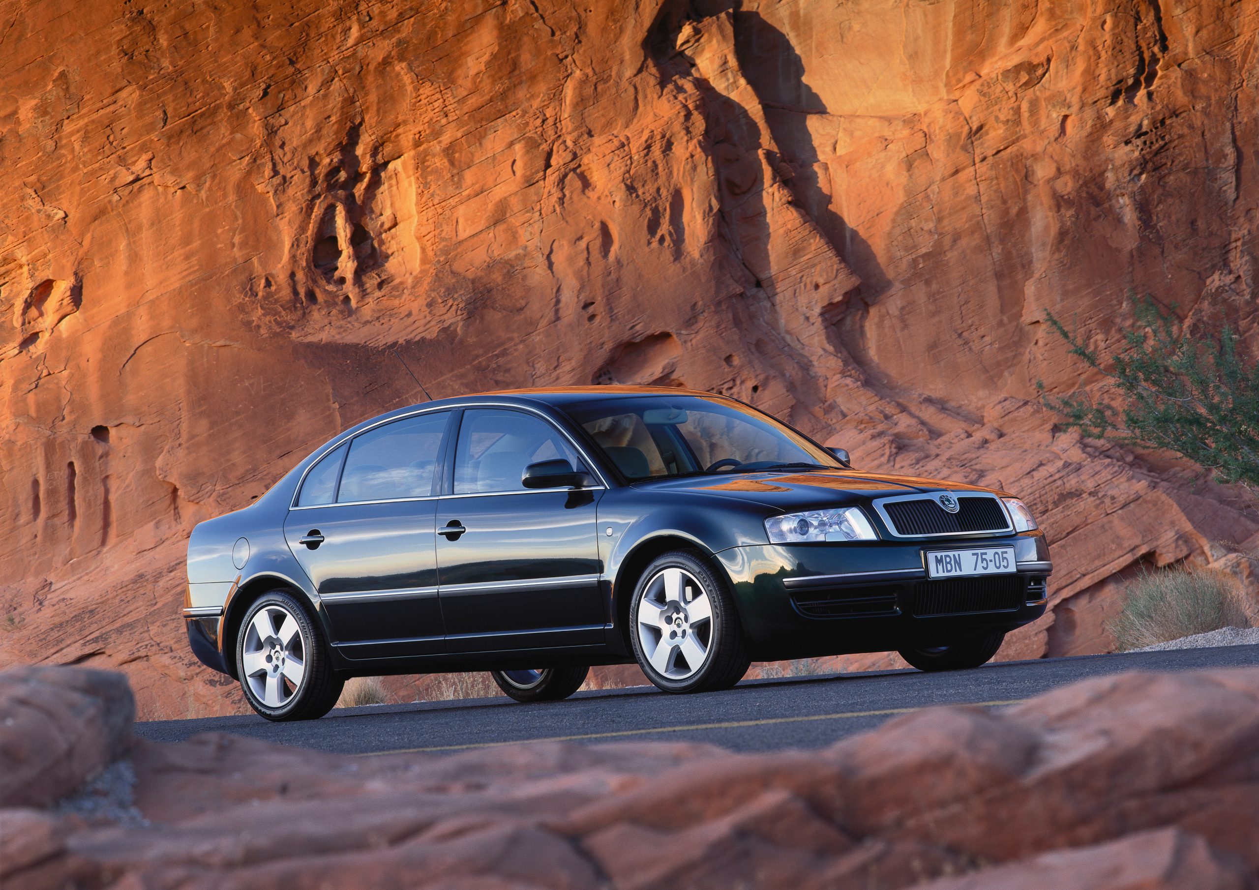 02_superb_history_2001-2560x1810