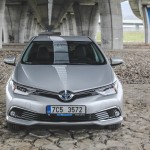toyota-auris-hybrid-1