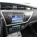 toyota-auris-hybrid-interior-8