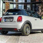 p90385385_highres_mini-cooper-se-czech