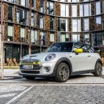 p90385391_highres_mini-cooper-se-czech