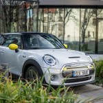 p90385393_highres_mini-cooper-se-czech