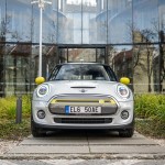 p90385398_highres_mini-cooper-se-czech