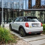 p90385403_highres_mini-cooper-se-czech