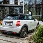 p90385404_highres_mini-cooper-se-czech