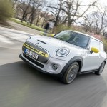 p90385414_highres_mini-cooper-se-czech