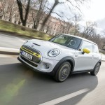 p90385415_highres_mini-cooper-se-czech